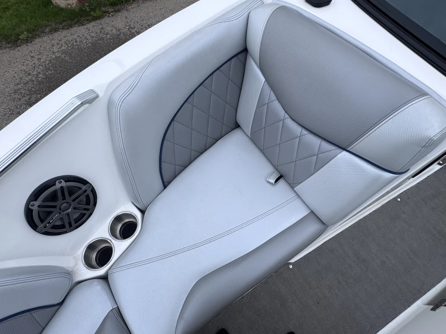 2014-mastercraft-x30-139580-image14