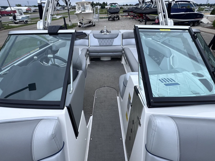2014-mastercraft-x30-139580-image9