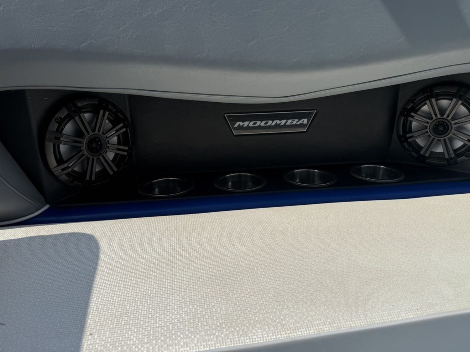 2016 MOOMBA Mojo