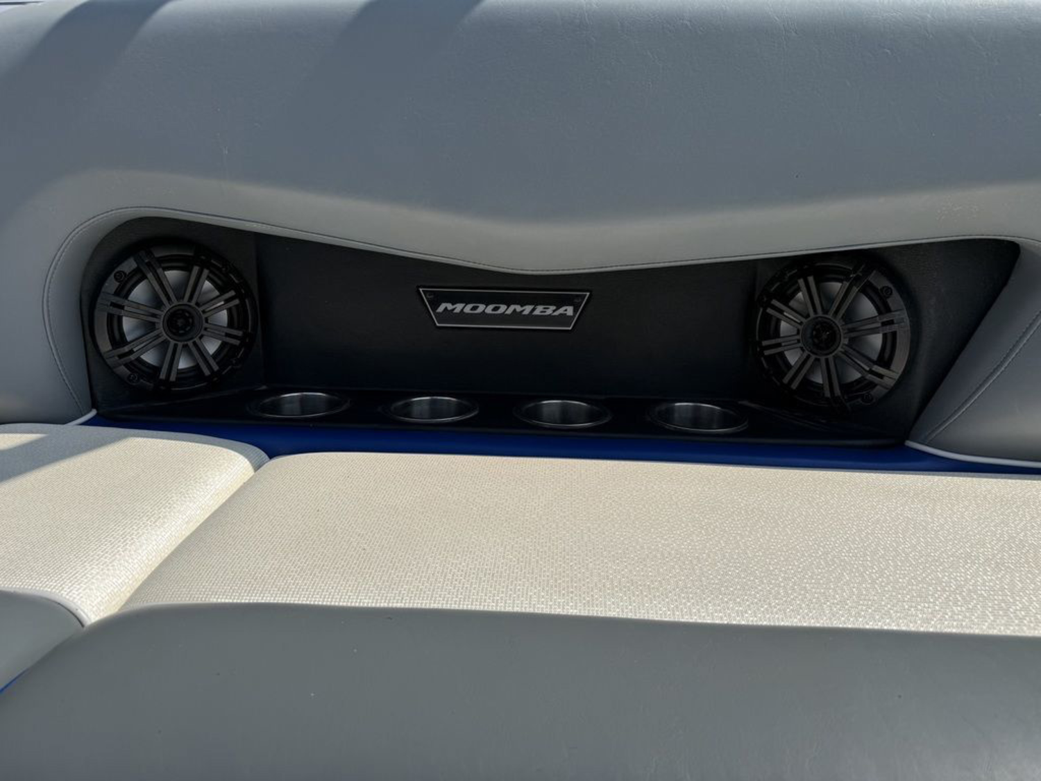 2016 MOOMBA Mojo