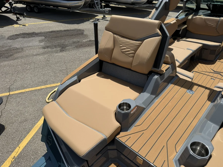 2027-mastercraft-x23-139588-image7