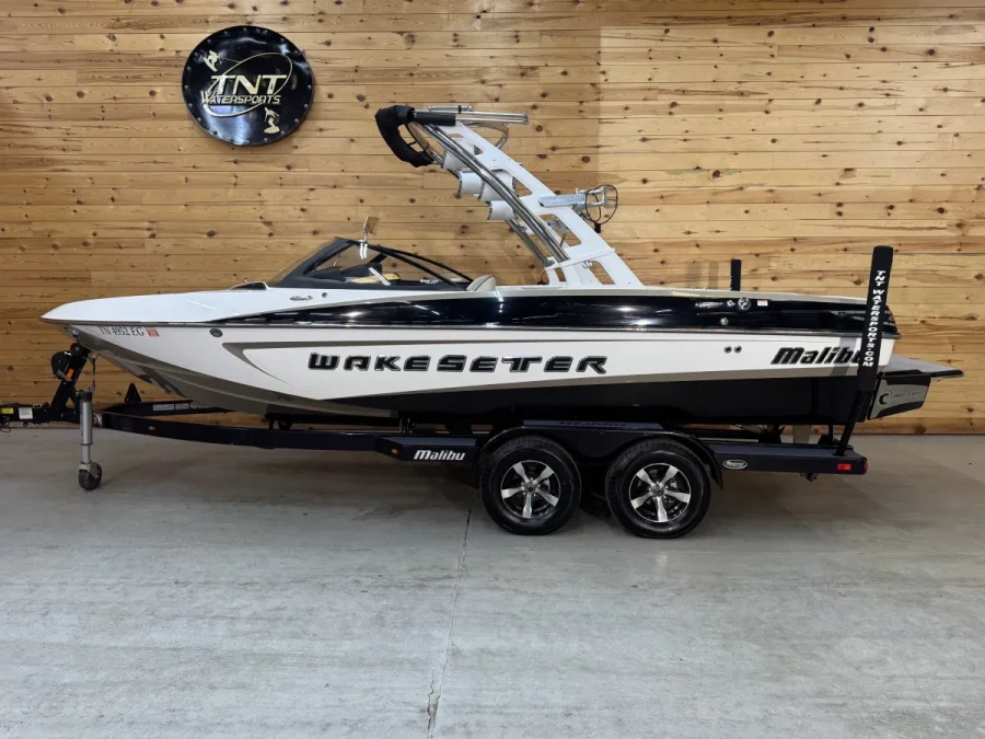 2014-malibu-wakesetter-vlx-139622-image1.webp