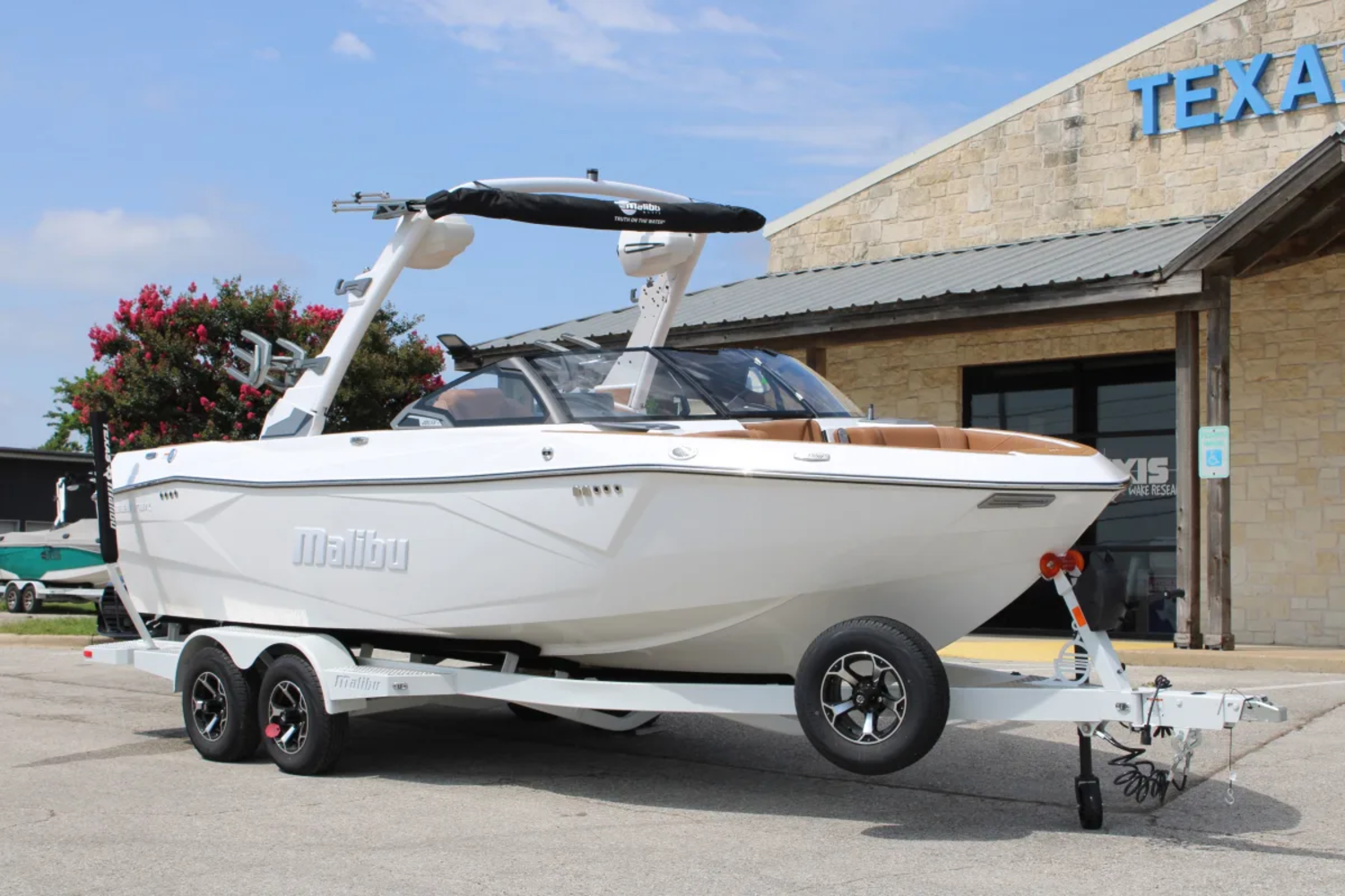 2026 Malibu 23 LSV