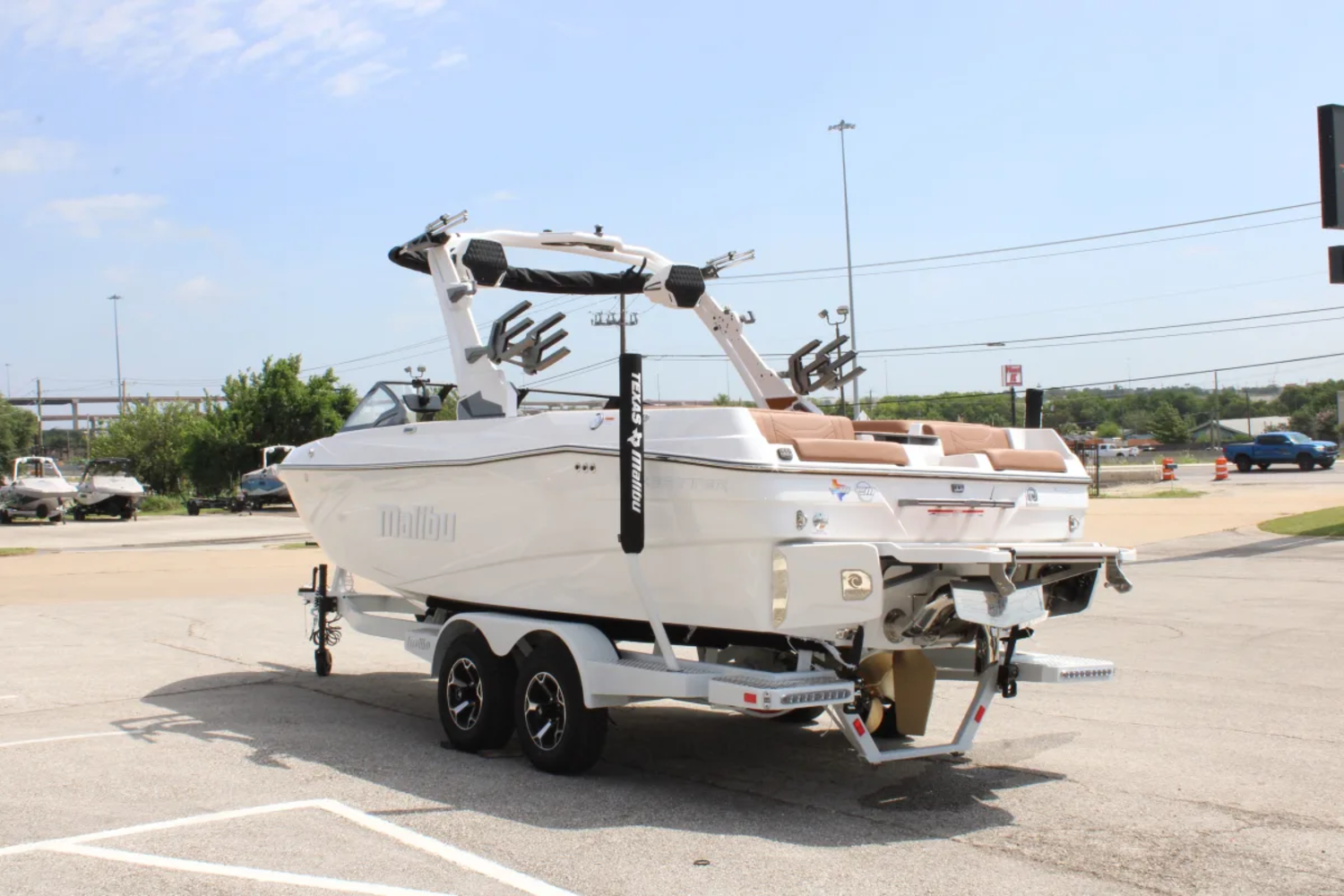 2026 Malibu 23 LSV