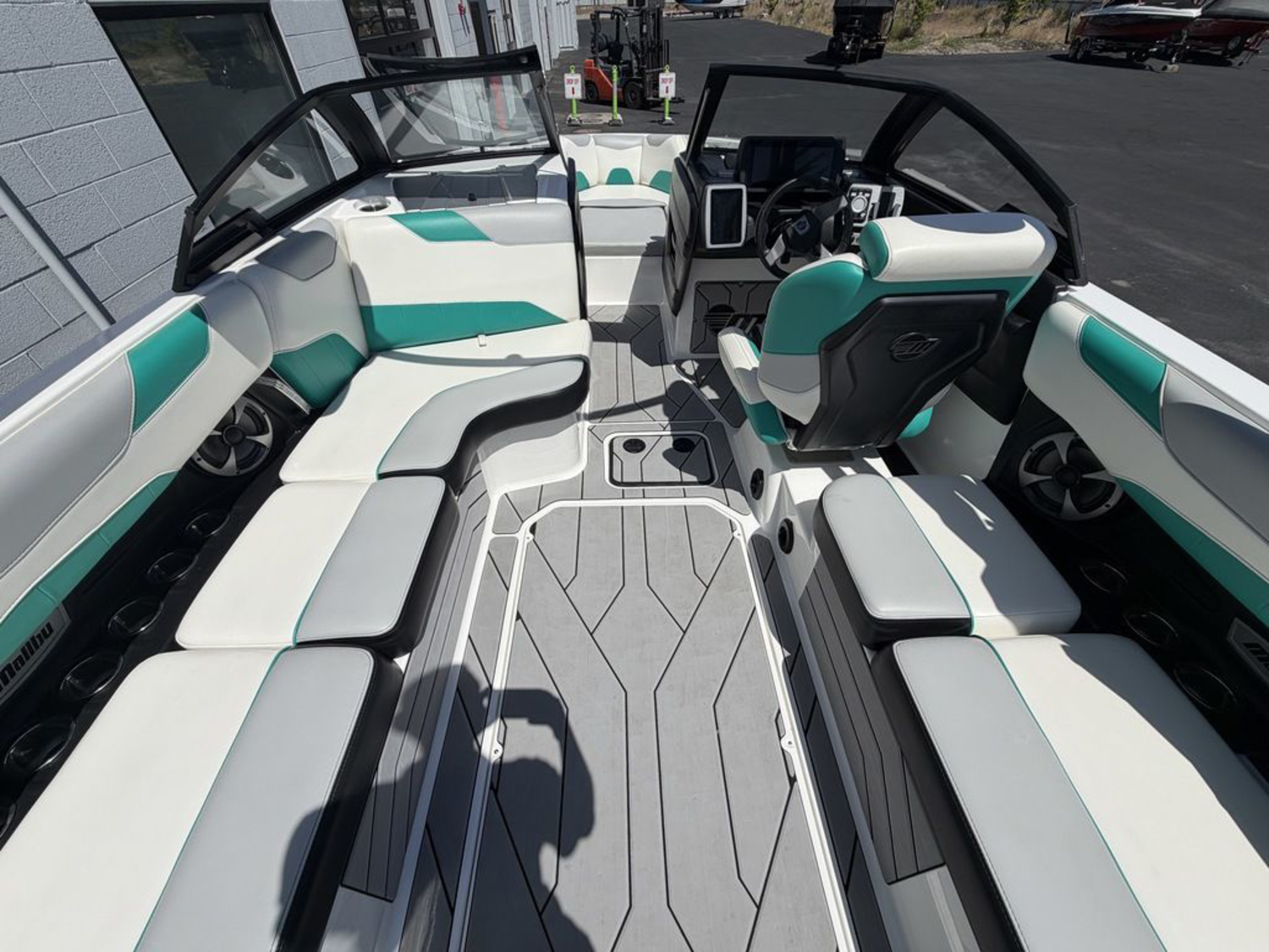 2020 Malibu Boats 23 LSV