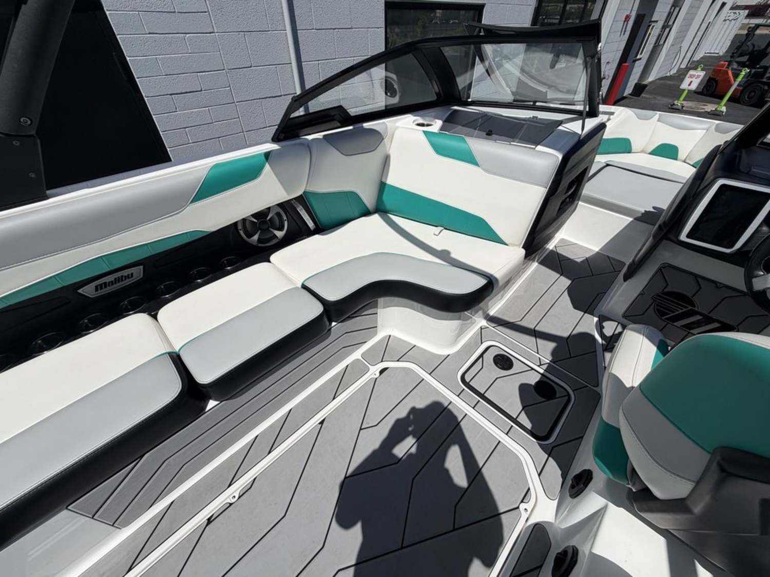 2020 Malibu Boats 23 LSV