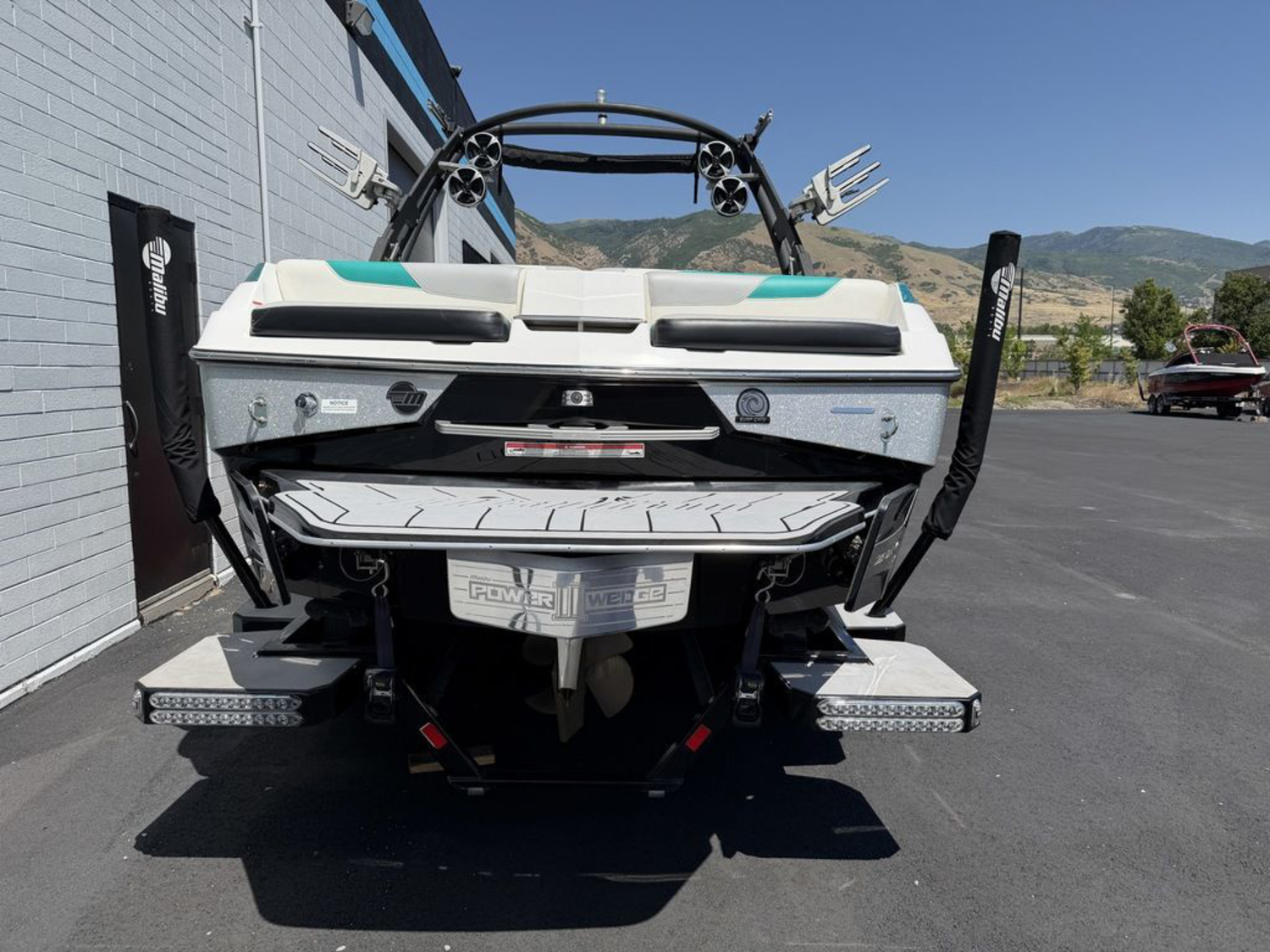 2020 Malibu Boats 23 LSV
