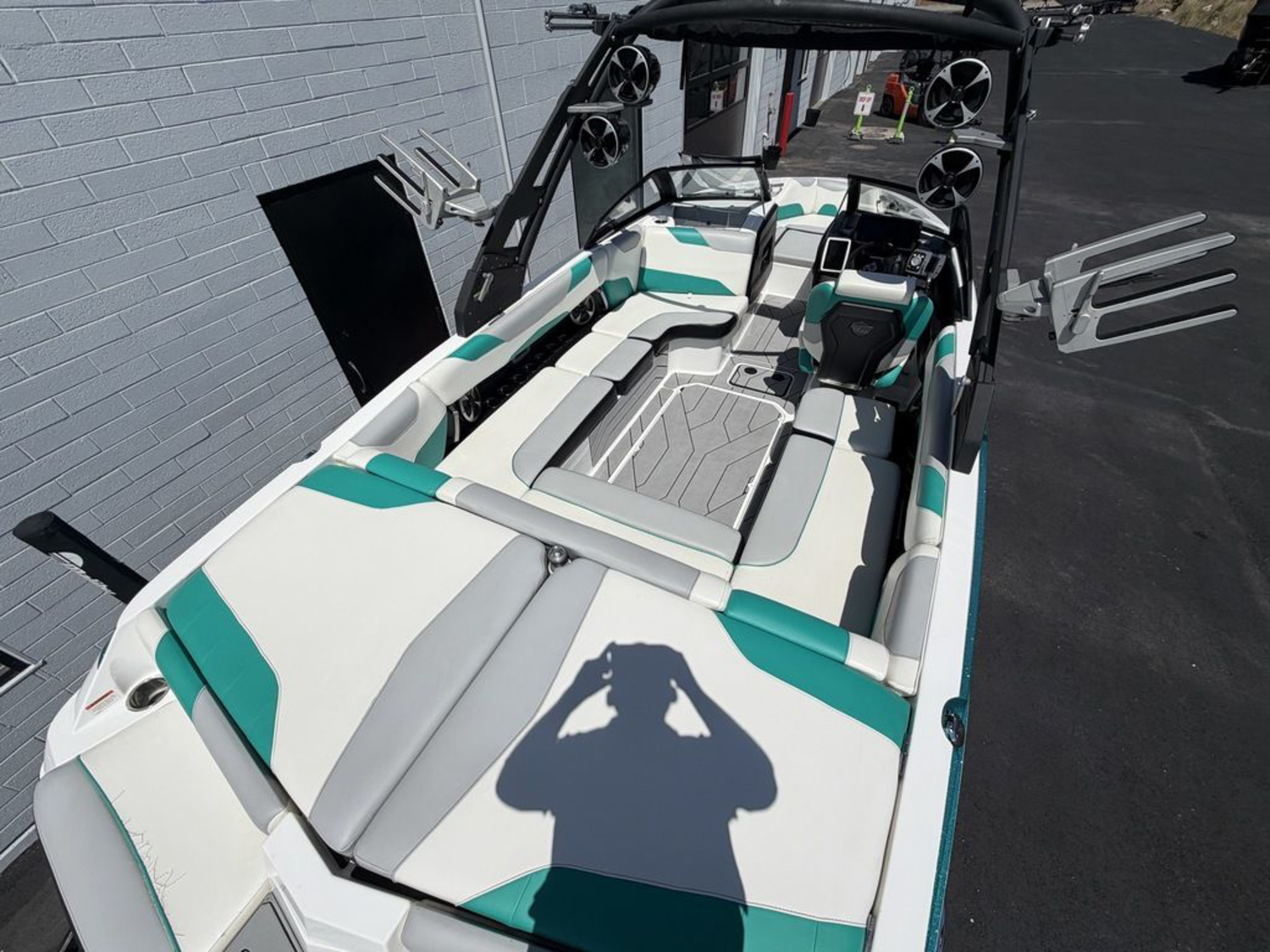2020 Malibu Boats 23 LSV
