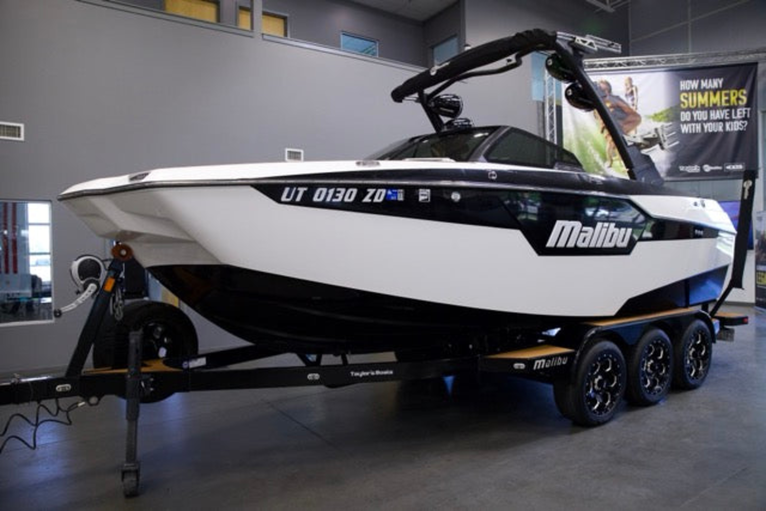 2021 Malibu Boats M220