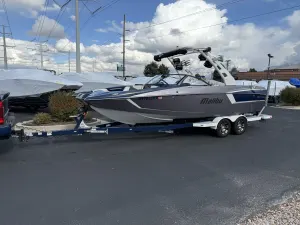 2017-malibu-wakesetter-24-mxz-139742-image0.webp