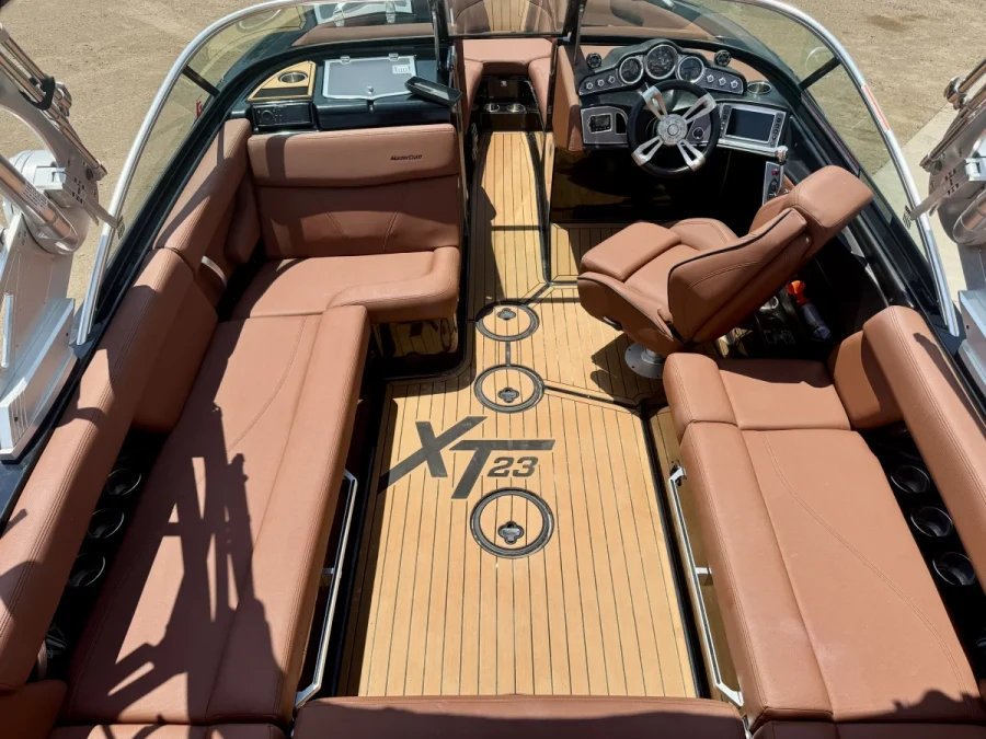 2017-mastercraft-xt23-139807-image10.webp