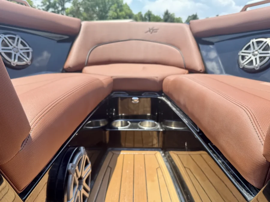 2017-mastercraft-xt23-139807-image13.webp
