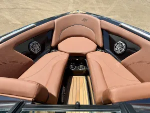 2017-mastercraft-xt23-139807-image15.webp