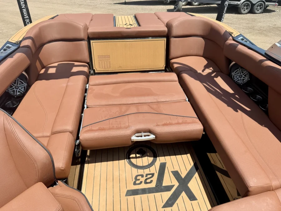 2017-mastercraft-xt23-139807-image16.webp