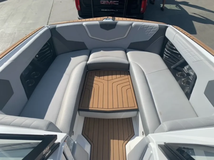 2021-nautique-g25-94835-image6.webp