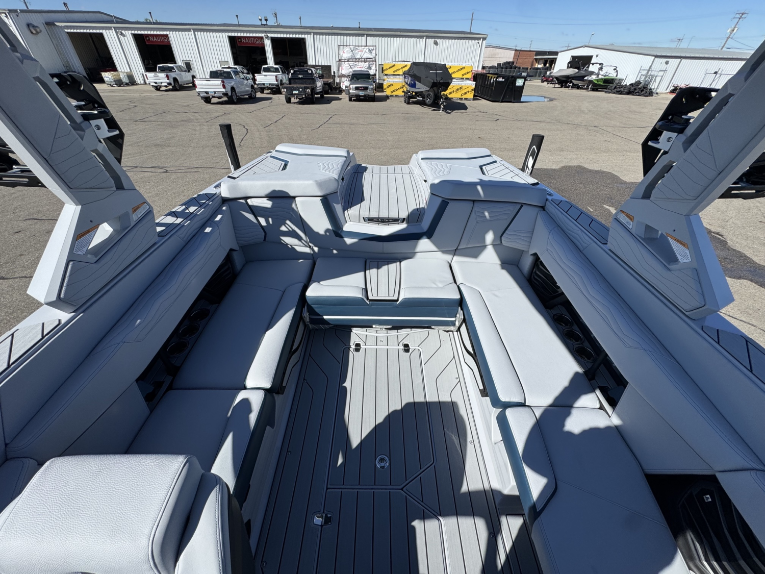 2027 Nautique G23