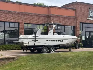 2016-malibu-wakesetter-23-lsv-139876-image2.webp
