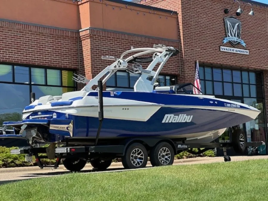 2020-malibu-wakesetter-22-mxz-139878-image1.webp