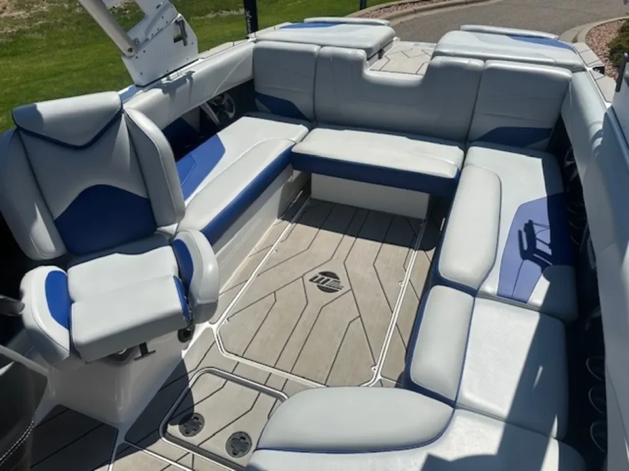 2020-malibu-wakesetter-22-mxz-139878-image5.webp