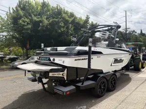 2020-malibu-wakesetter-23-lsv-139918-image0.webp