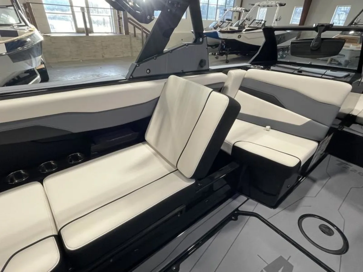 2025 Axis T220