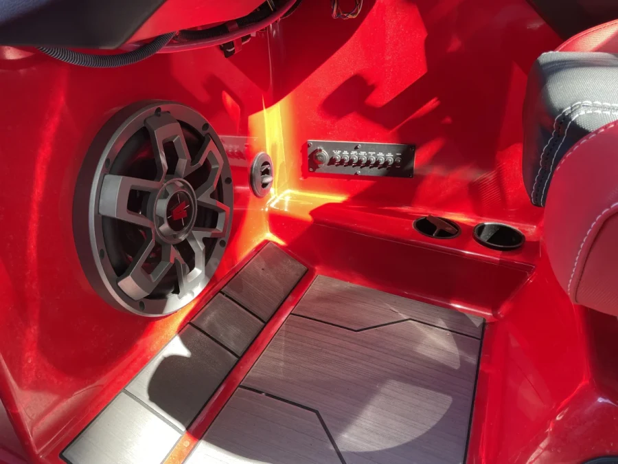 2019-axis-a24-139979-image8.webp