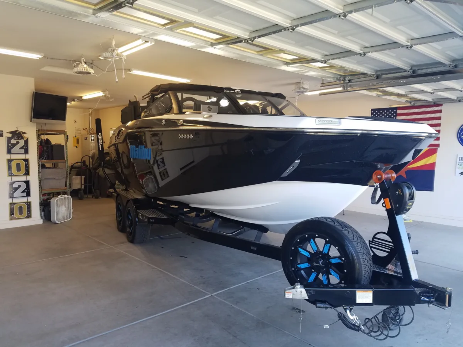2021 Malibu M220