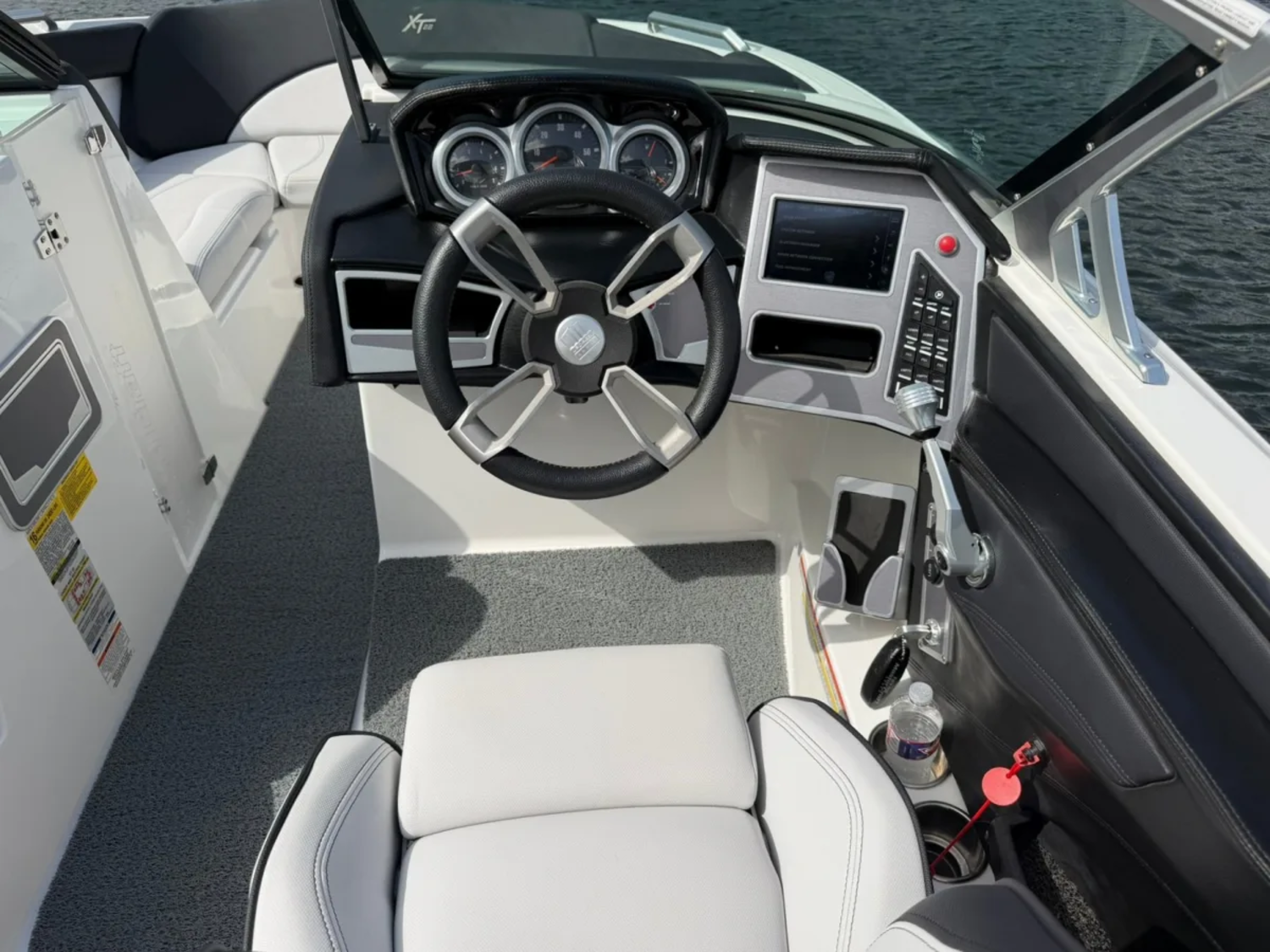 2019 MasterCraft XT22