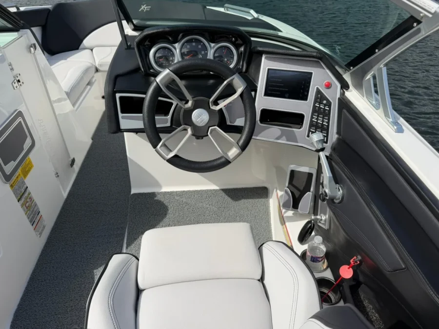 2019-mastercraft-xt22-140025-image2.webp