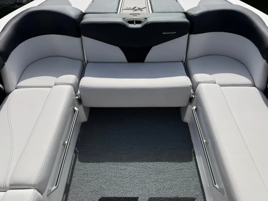 2019-mastercraft-xt22-140025-image3.webp