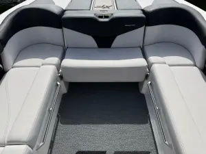 2019-mastercraft-xt22-140025-image3.webp