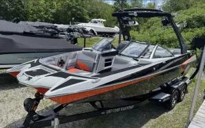 2017-malibu-wakesetter-22-mxz-140034-image0.webp