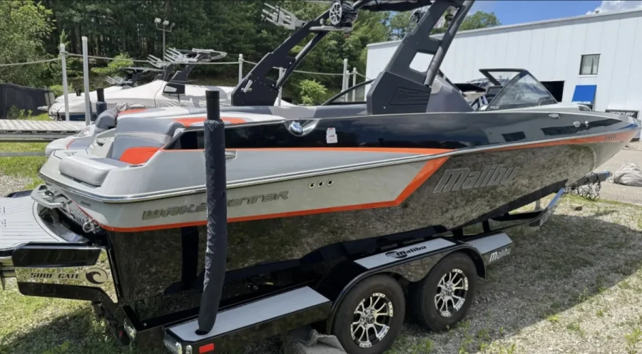 2017-malibu-wakesetter-22-mxz-140034-image2.webp
