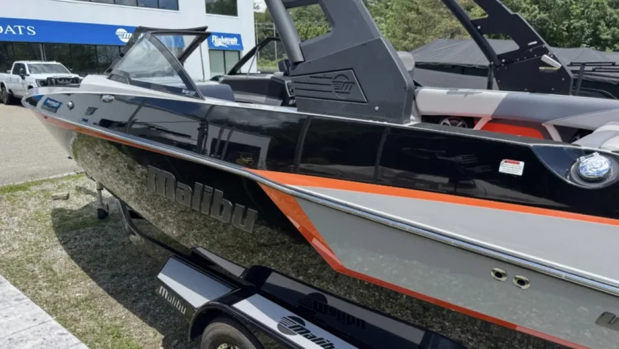 2017-malibu-wakesetter-22-mxz-140034-image8.webp