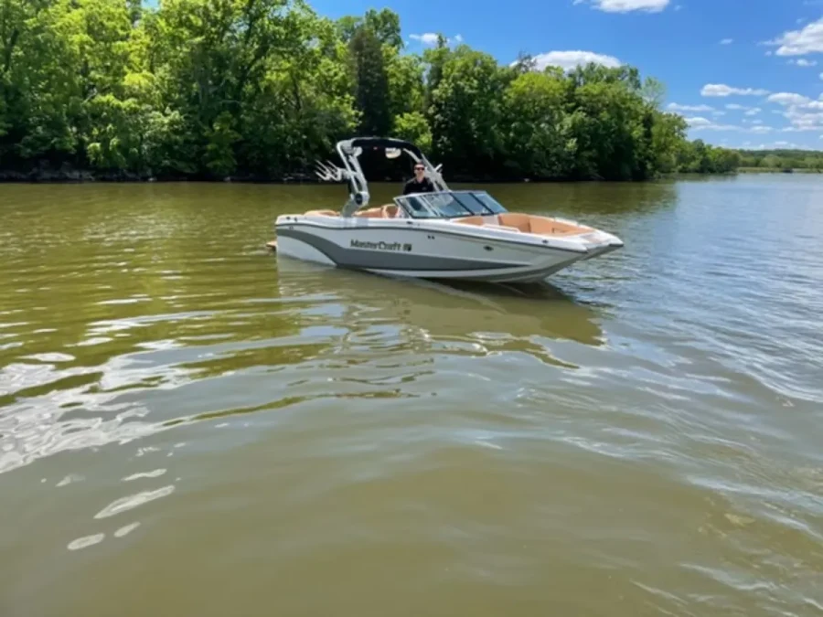 2021-mastercraft-xt22-140039-image13.webp