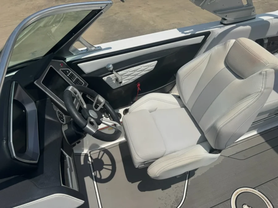 2019-mastercraft-x22-137995-image7.webp
