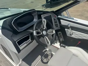2019-mastercraft-x22-137995-image8.webp