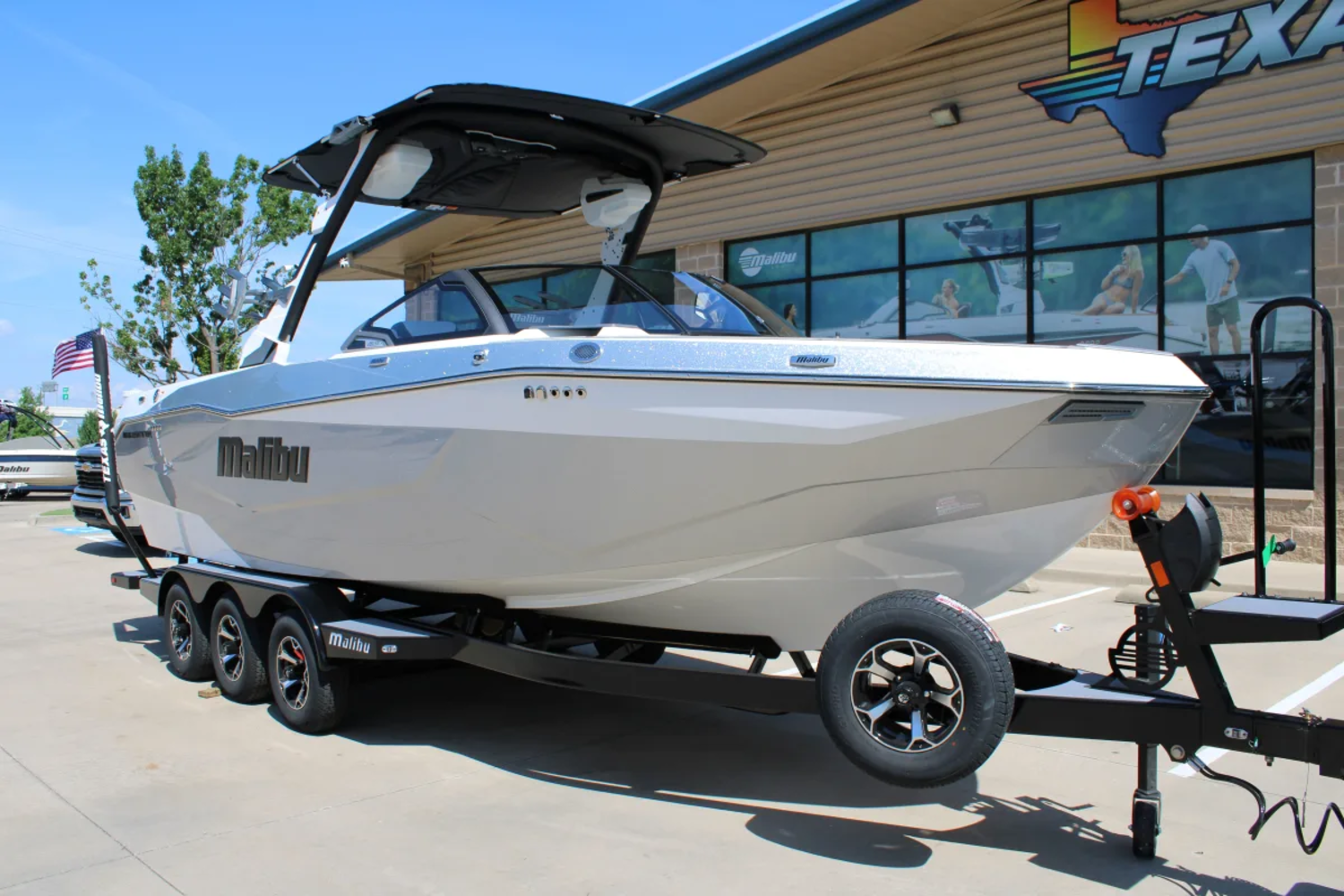 2026 Malibu 25 LSV