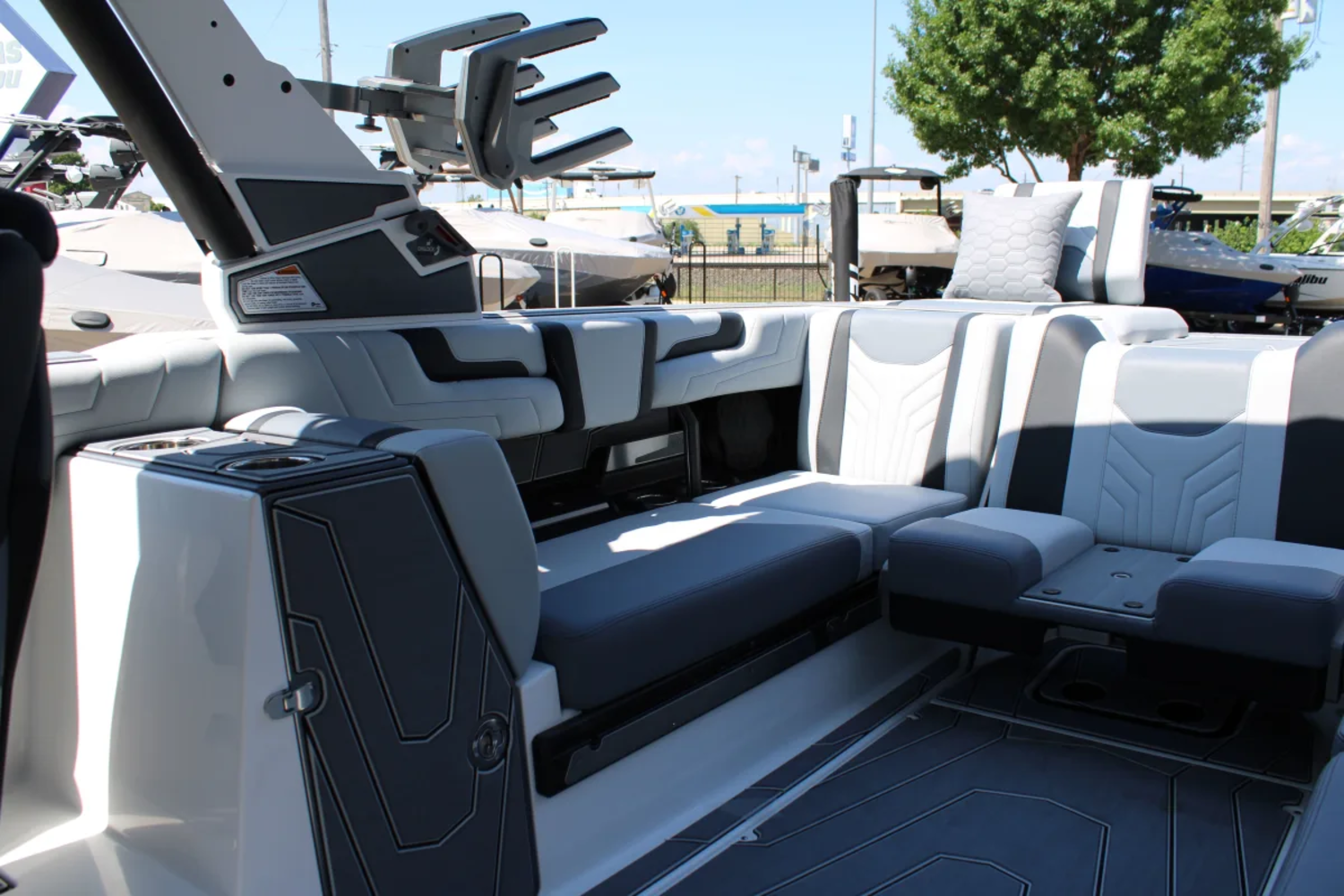 2026 Malibu 25 LSV
