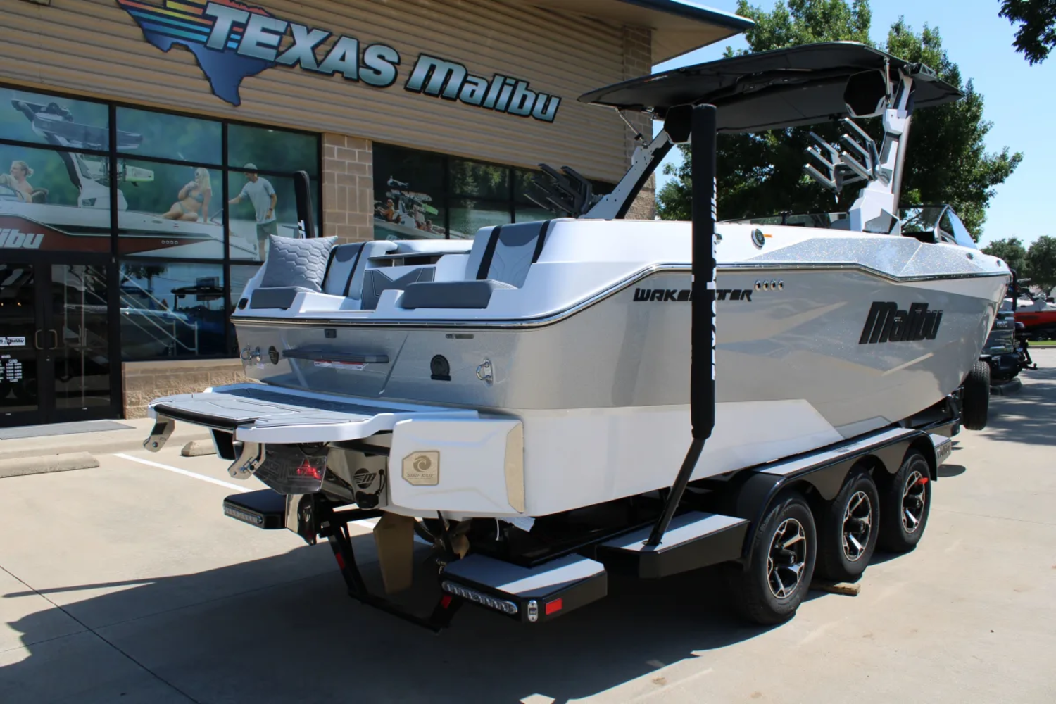 2026 Malibu 25 LSV