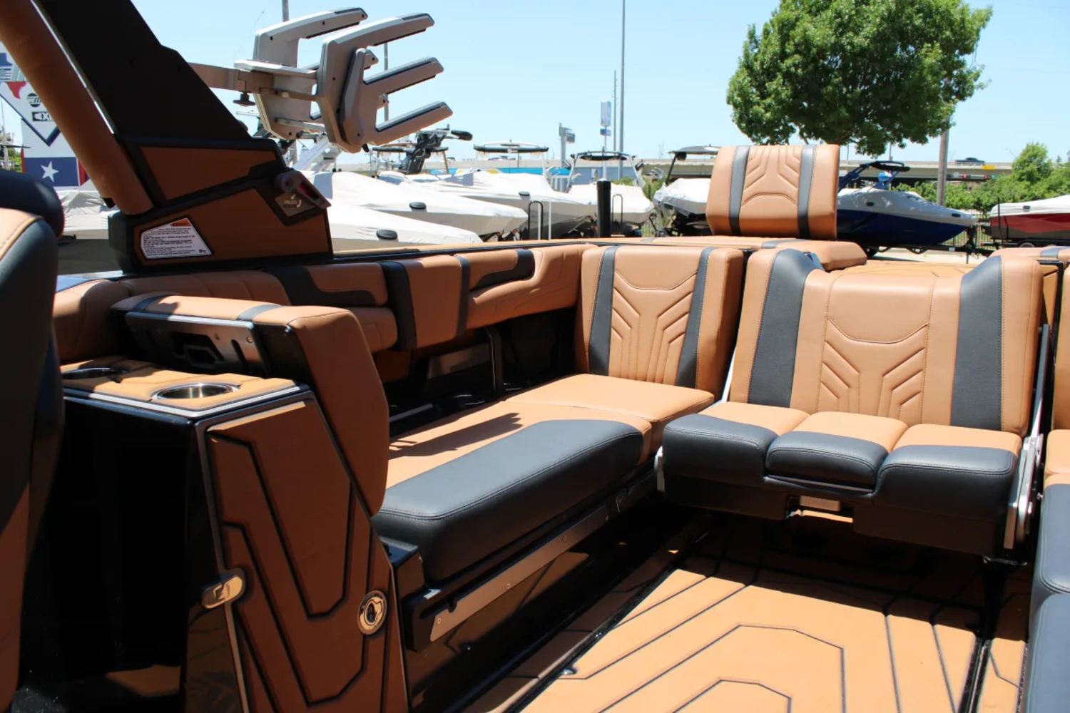 2026 Malibu 25 LSV