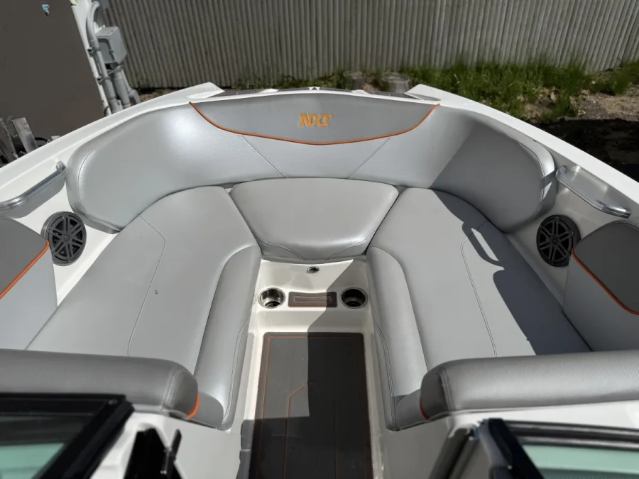 2016-mastercraft-nxt22-138016-image1.webp