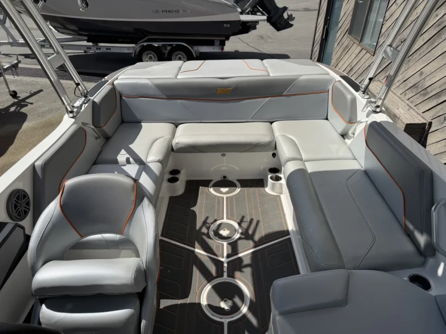 2016-mastercraft-nxt22-138016-image2.webp