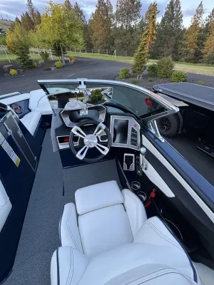 2019-mastercraft-xt25-138019-image1.webp