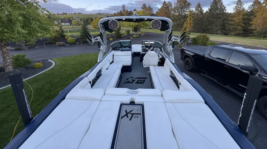 2019-mastercraft-xt25-138019-image3.webp