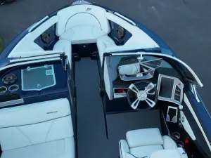 2019-mastercraft-xt25-138019-image5.webp