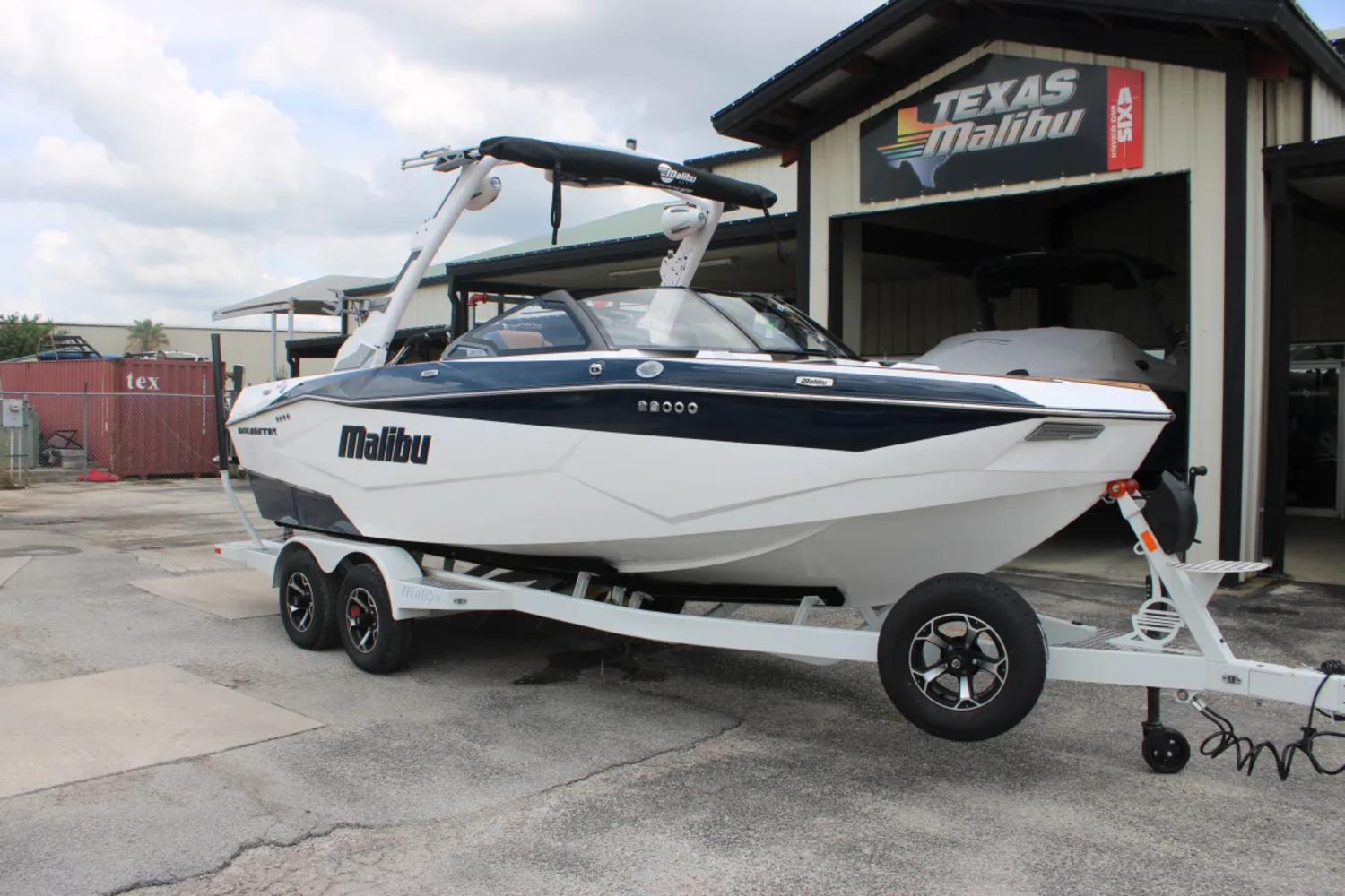 2026 Malibu 22 LSV