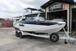 2026-malibu-wakesetter-22-lsv-138030-image1.webp