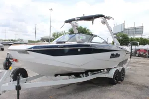 2026-malibu-wakesetter-22-lsv-138030-image3.webp