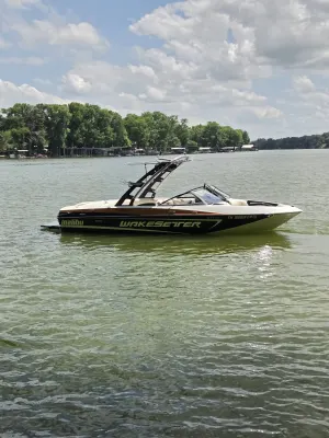 2014-malibu-wakesetter-vlx-138044-image0.webp